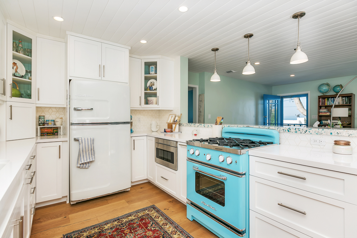 Cardiff-by-the-Sea Coastal Cottage Remodel & Rooftop Addition