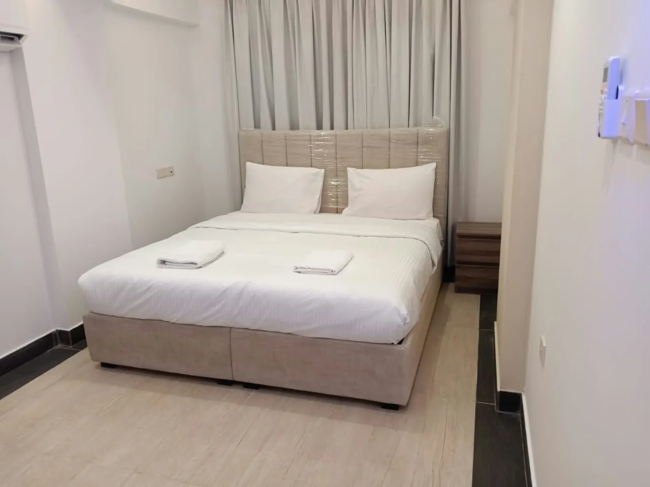 Queen bed room at Royal Hotel Apartments, Al Amerat