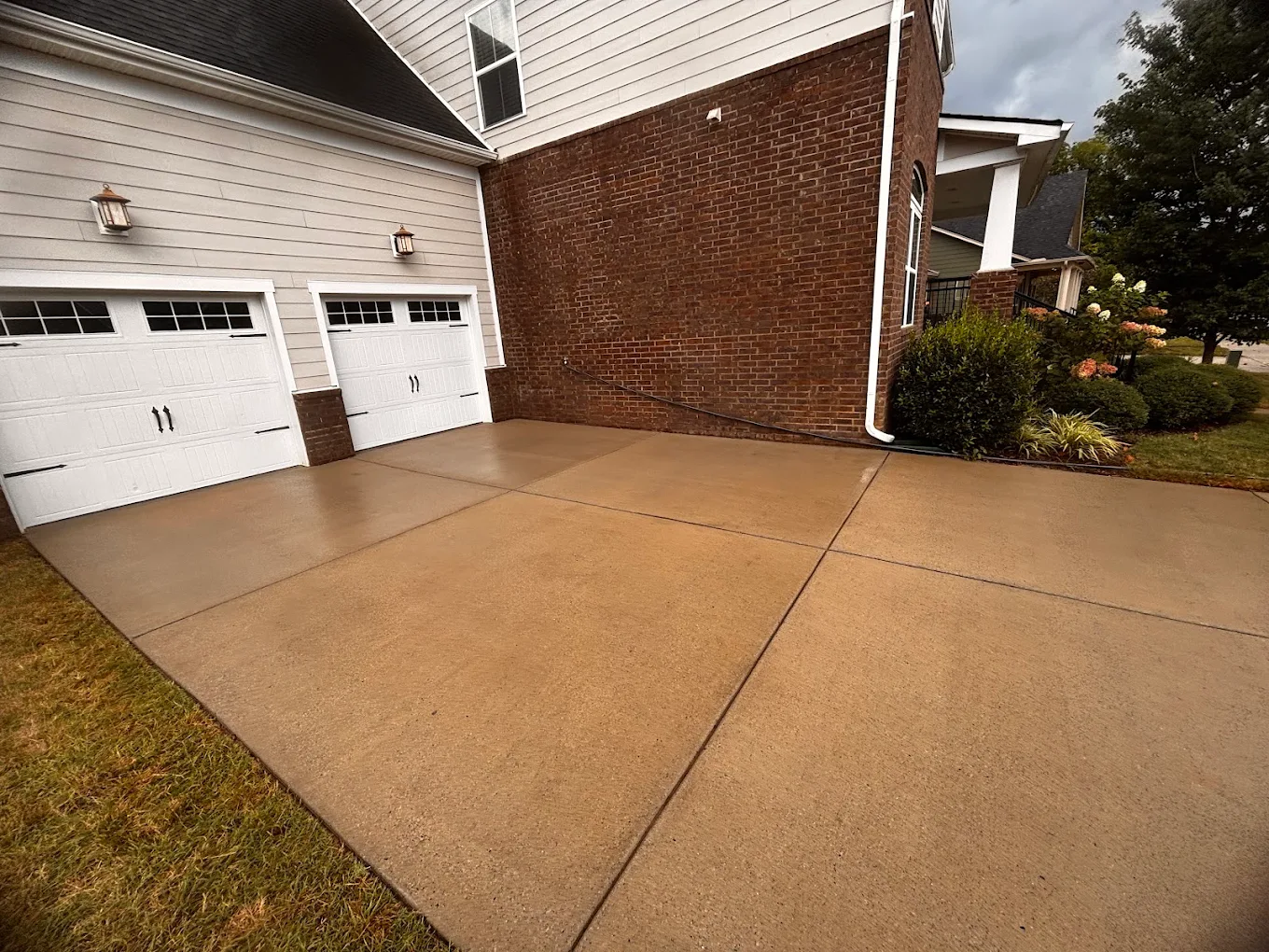 Garage Apron & Concrete Driveway Wash