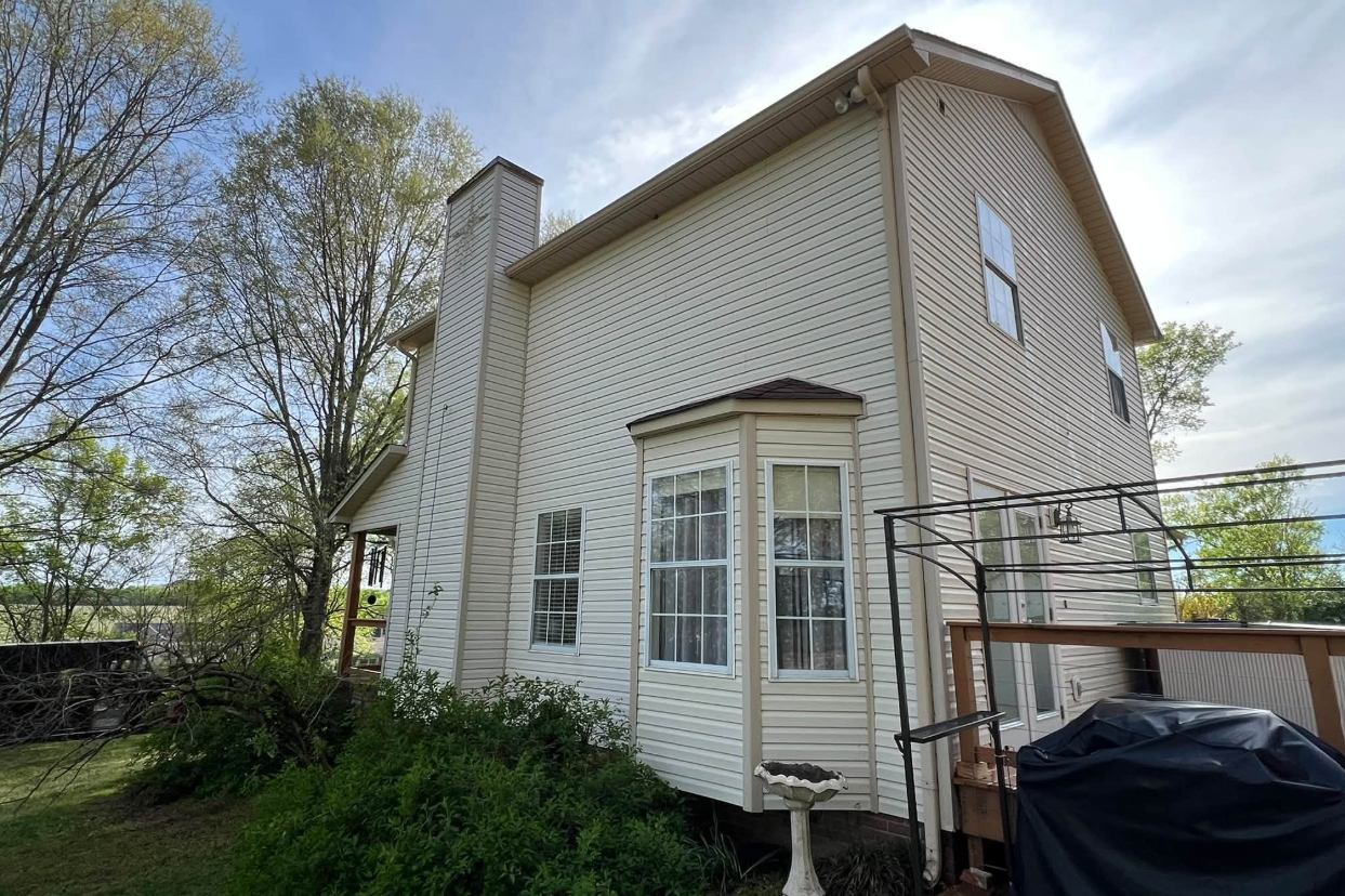 Full Home Exterior Siding & Bay Window Soft Wash