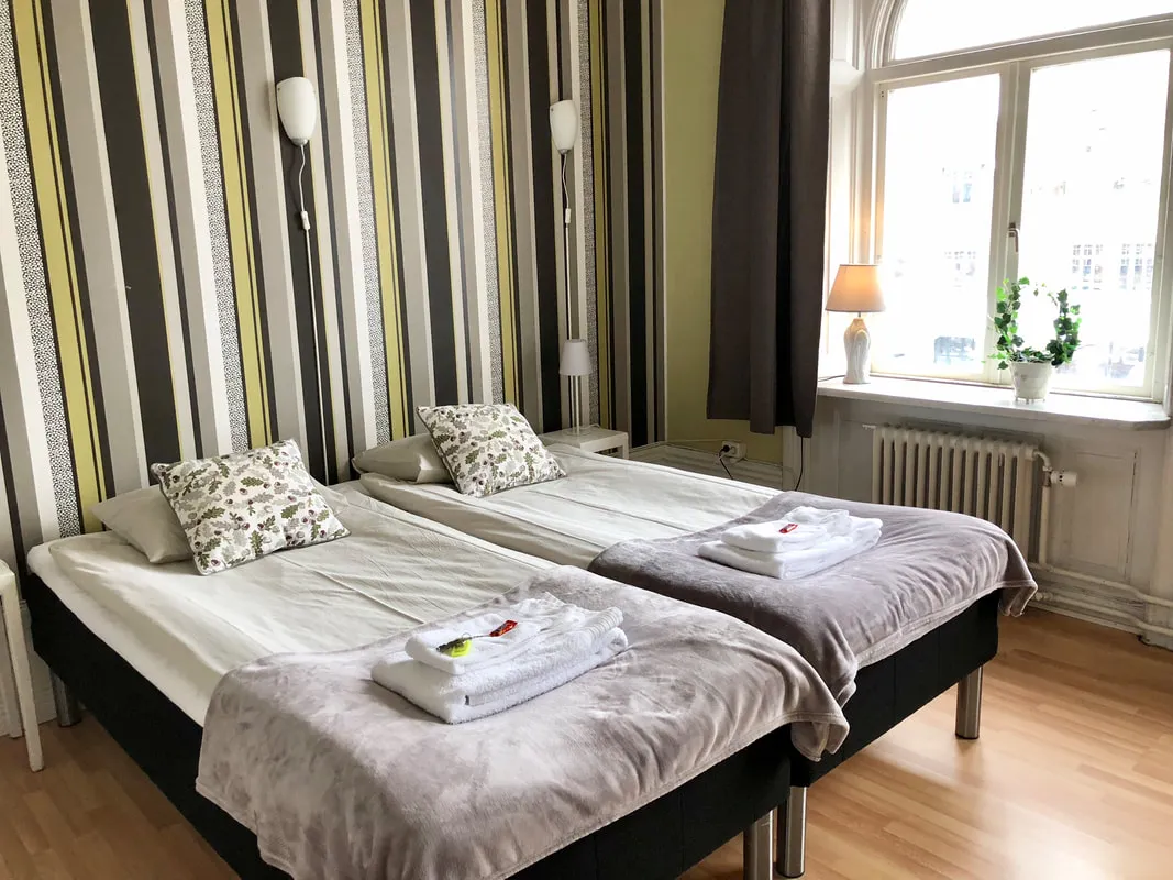 Dubbelrum Economy på Järnvägshotellet med två bäddade sängar