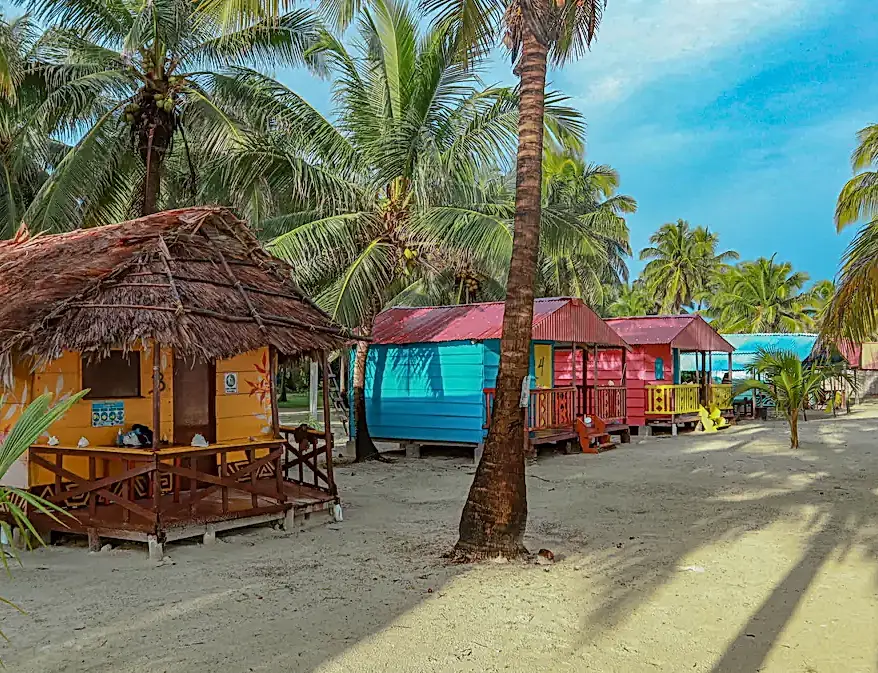 Cabañas Típicas frente al Mar