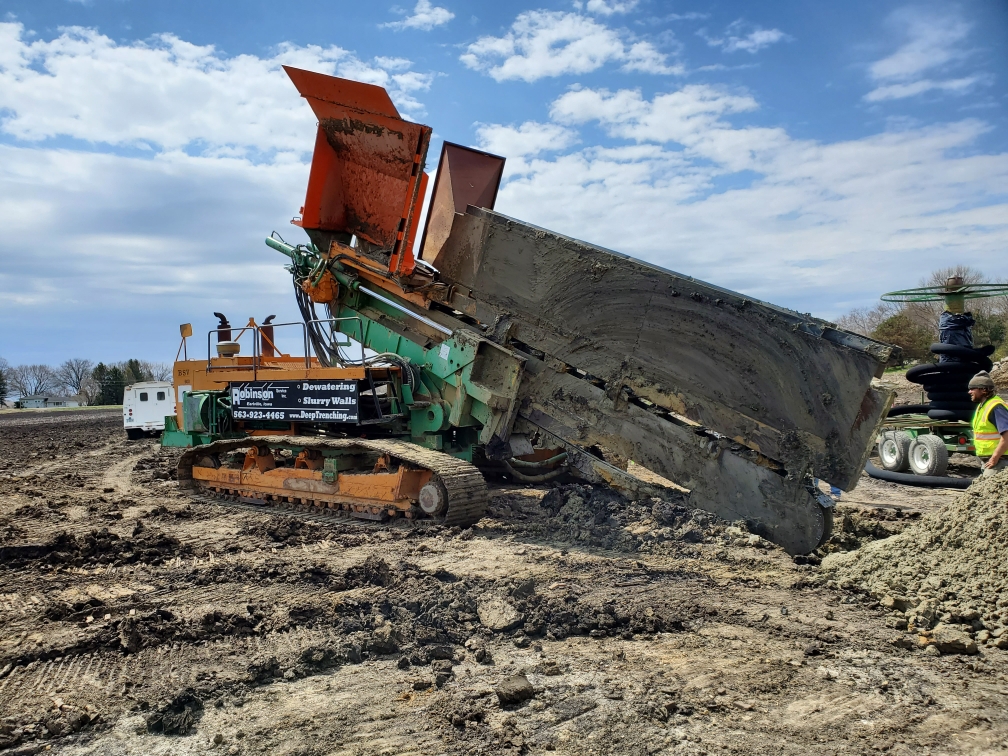 Robinson Service deep trenching rig cutting ground for slurry wall installation and groundwater cutoff.