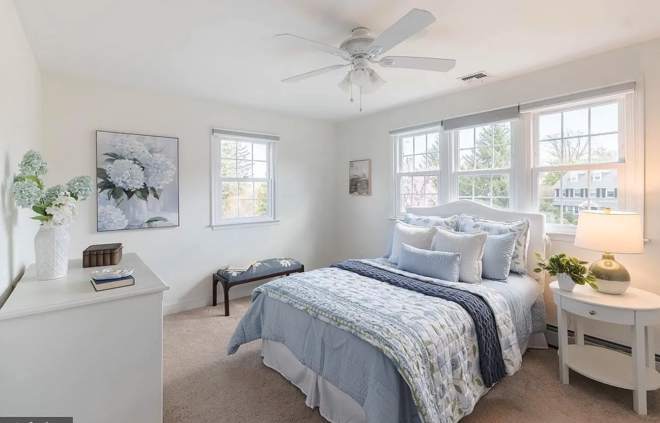 Serene Coastal-Inspired Guest Bedroom