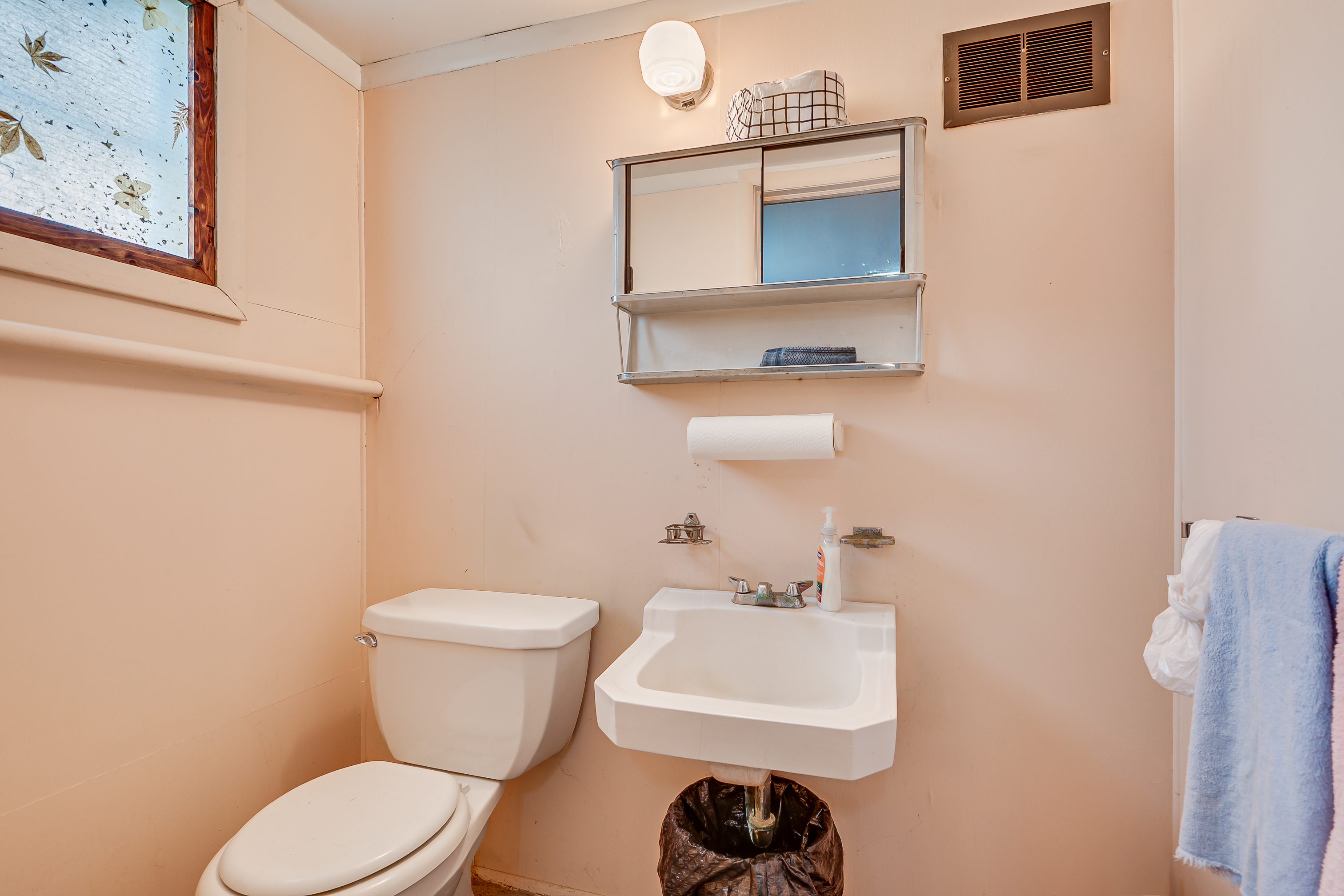 Convenient Powder / Half Bath