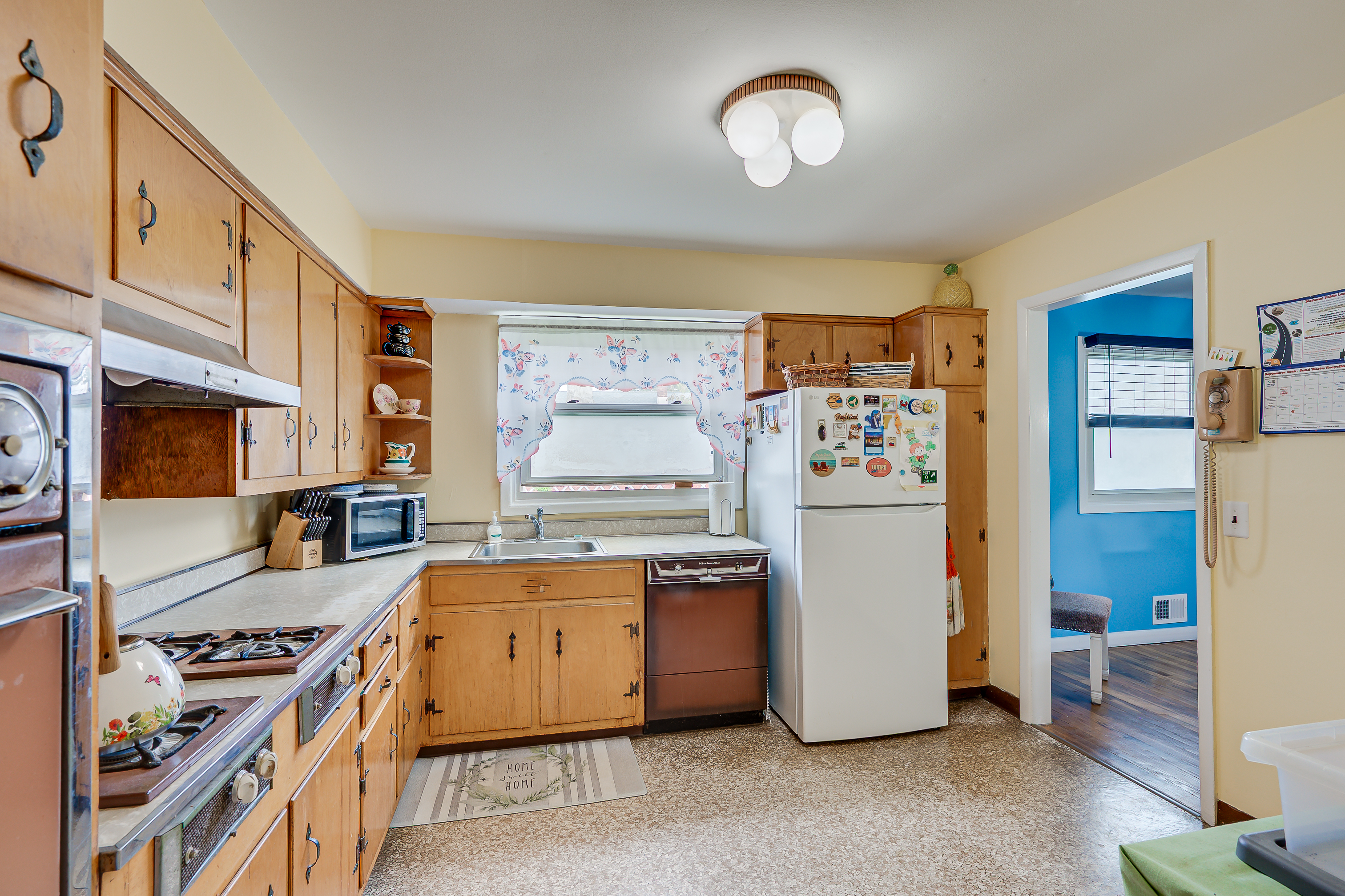 Kitchen Layout & Pantry Storage