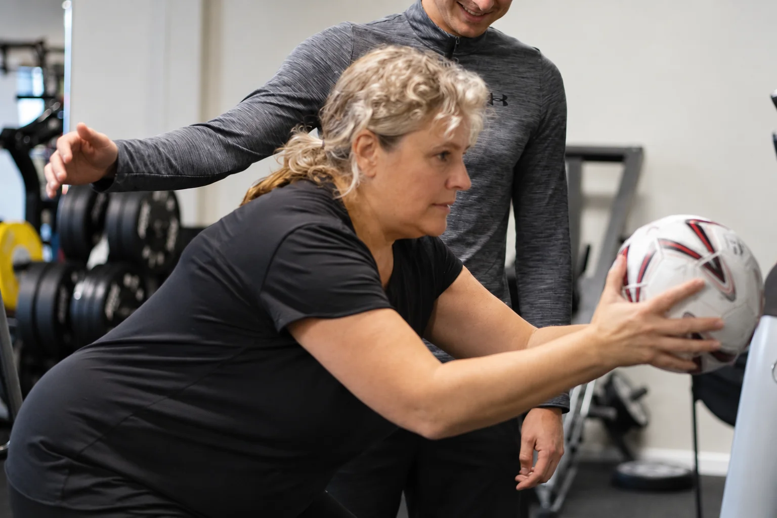 Fysiotherapeut behandelt patiënt voor Valpreventie bij Flexercise Treatments in Breda
