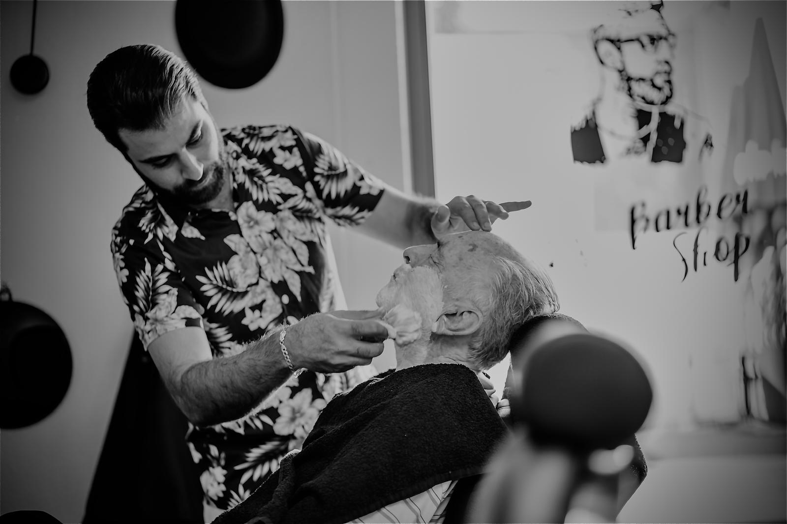 Traditionelle Nassrasur im Barbershop Boss