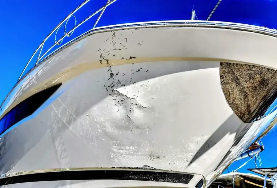 Bow hull gel coat and fiberglass damage assessment