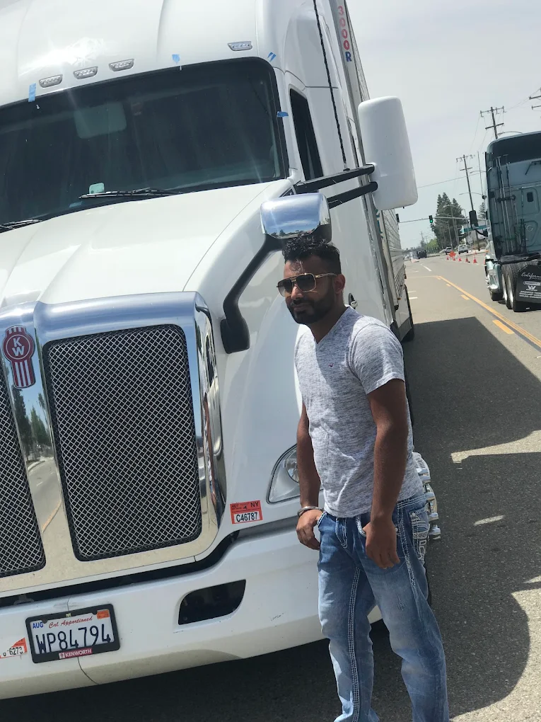 Professional DTL Driver with Kenworth T680 & Utility 3000R