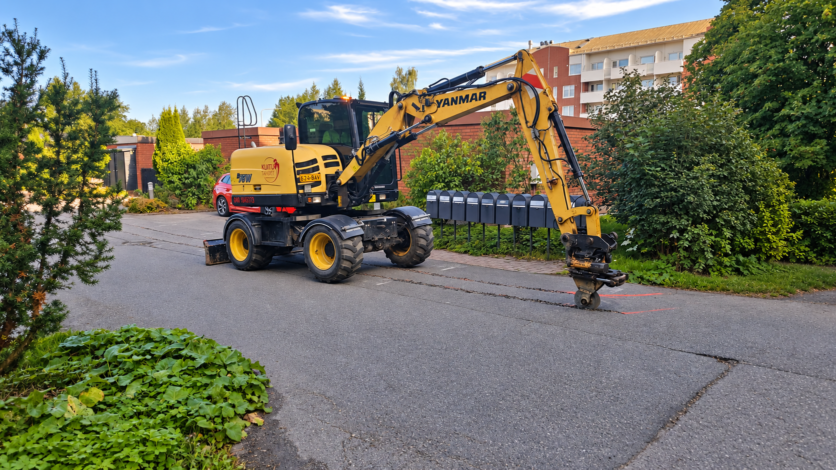 Yanmar-kaivinkone Kuitutähtien kuitukaapelityömaalla — kalusto ja työn jälki