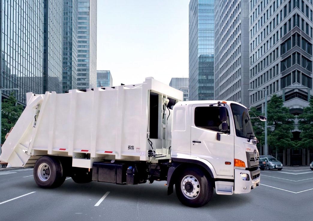 Compactador de Basura Hino en operación urbana