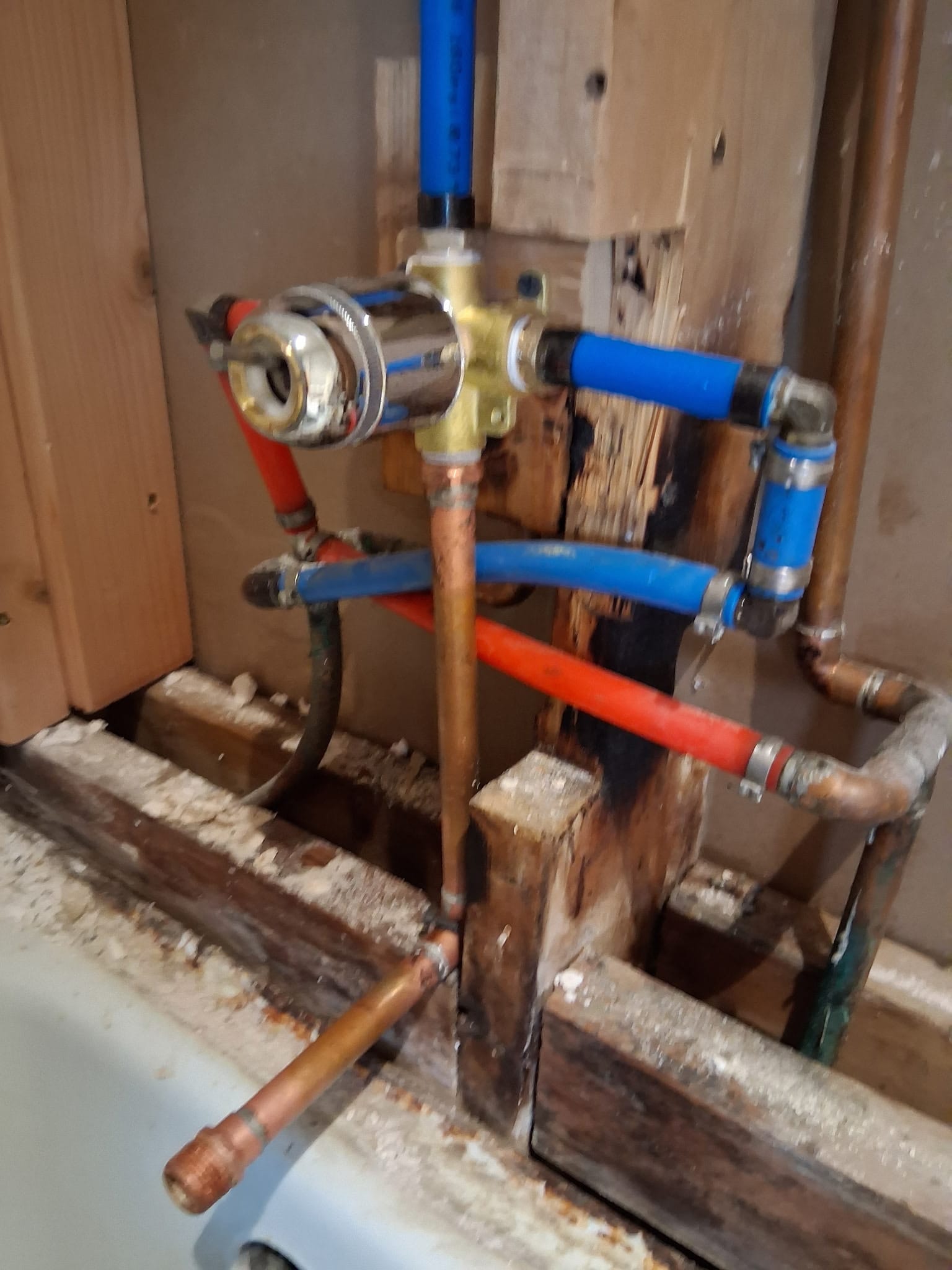 Plomería — Martinez Handyman Services