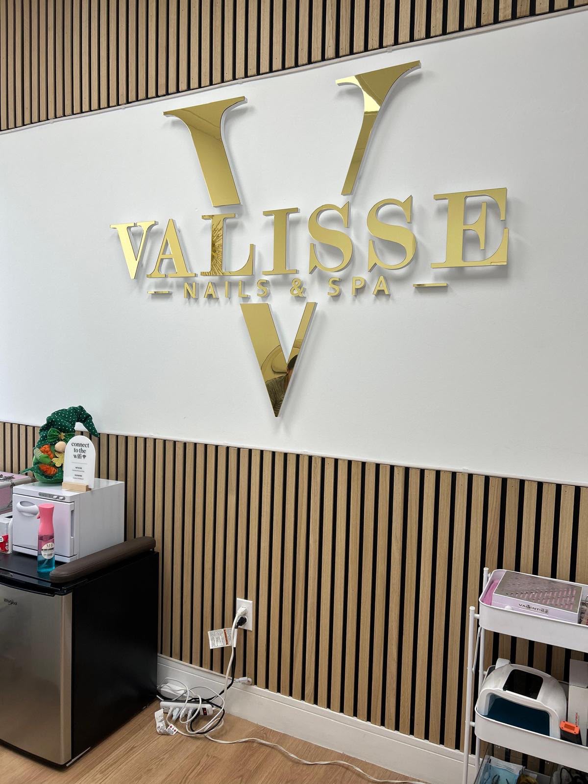 Valisse Nails & Spa 3D gold mirror acrylic sign on wood slat wall in Miami FL