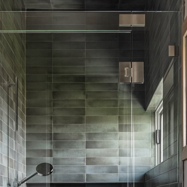 Moody Vertical Stacked Tile