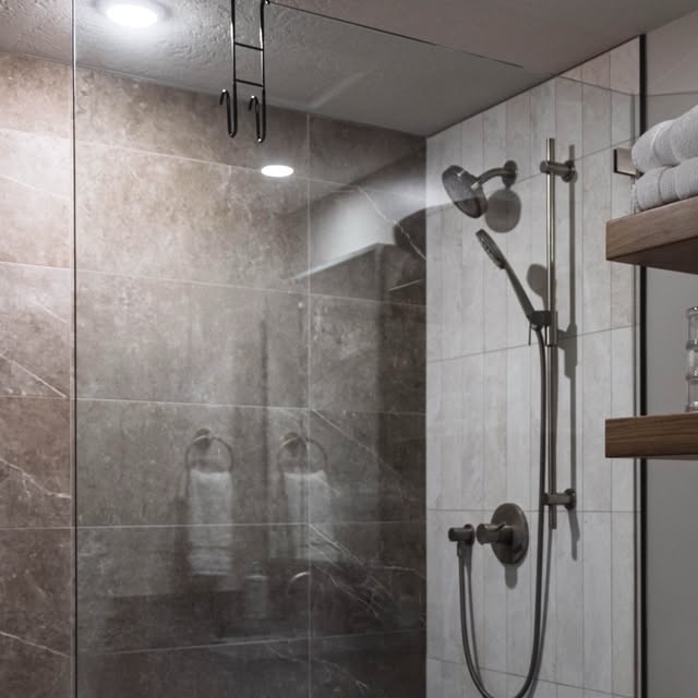 Large-Format Walls & Mosaic Floor