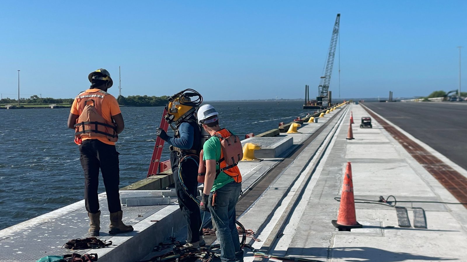 Diver and crew preparing to dive at a Port Tampa Bay berth.
