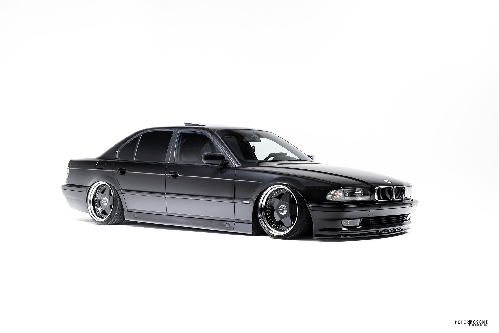 Fekete BMW E38 — Erdős Autószervíz referenciája