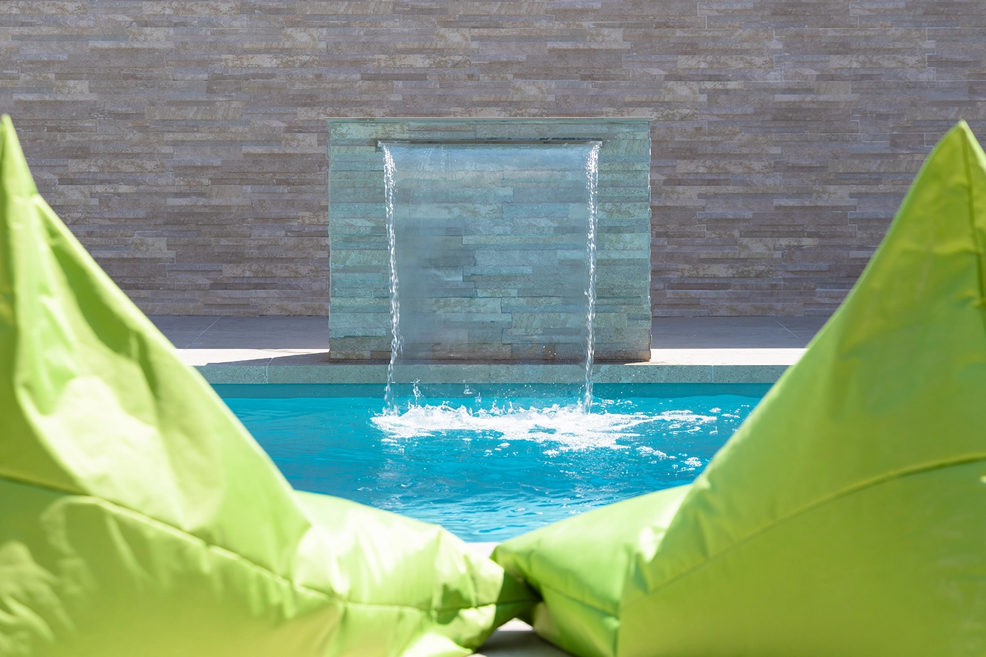 Sena 5 — Piscina de poliéster en Galicia