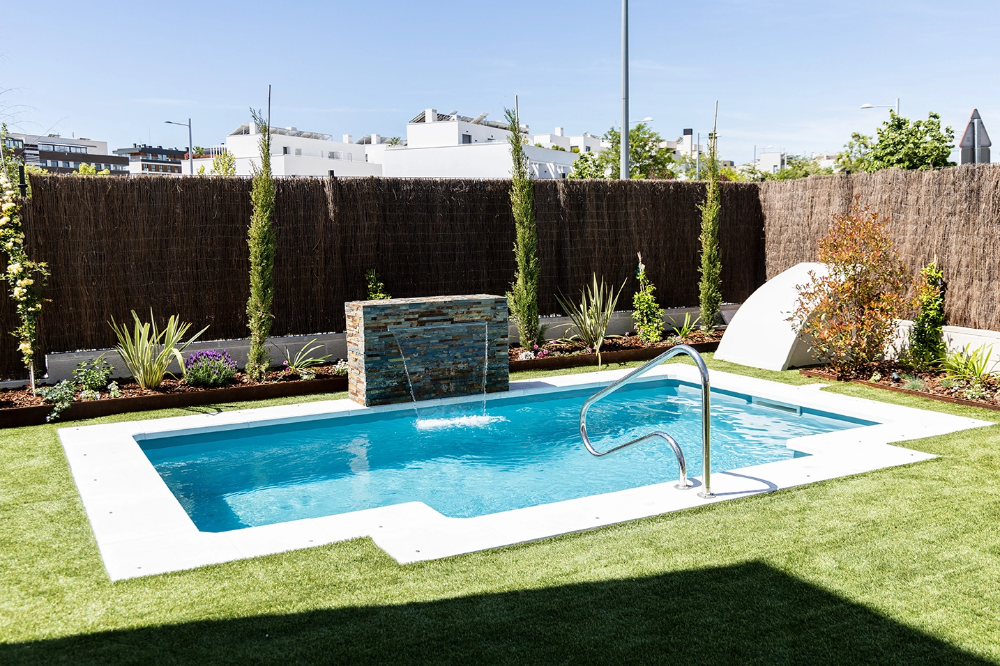 Trinidad 6 — Piscina de fibra en Galicia