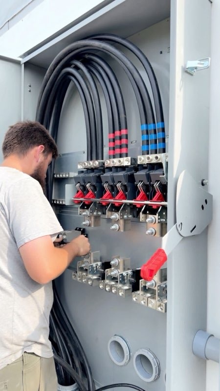Heavy Commercial Service Disconnect Switchgear — Belknap Electric