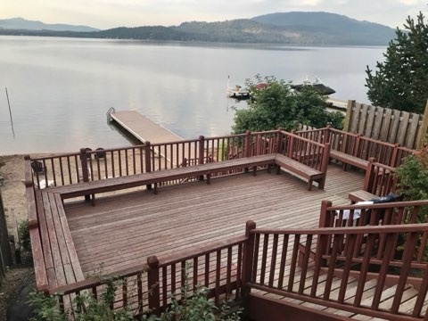 Lake view deck with built in benches built by Bruin Builders