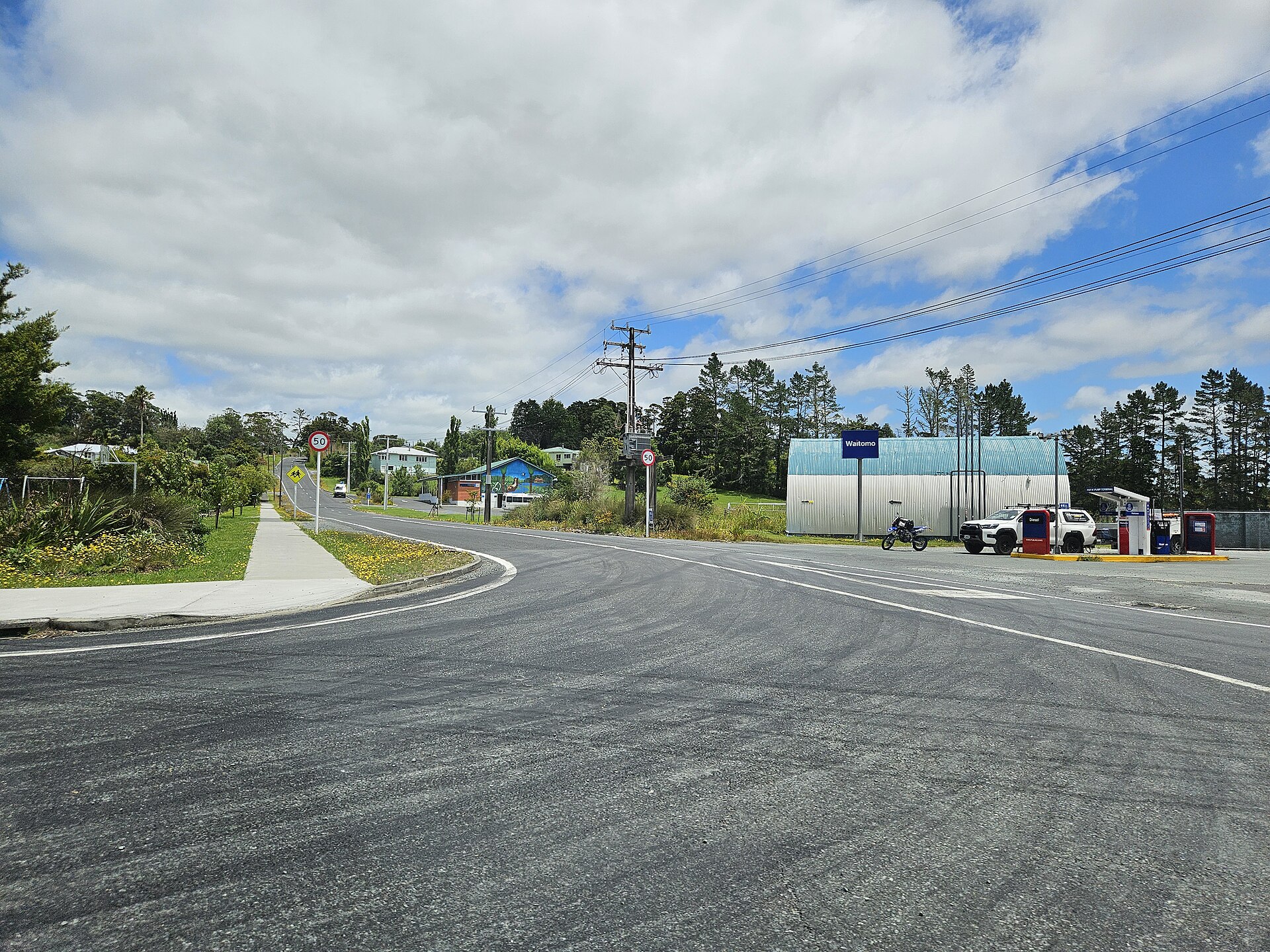 Whakapirau Road and rural countryside in Te Hana