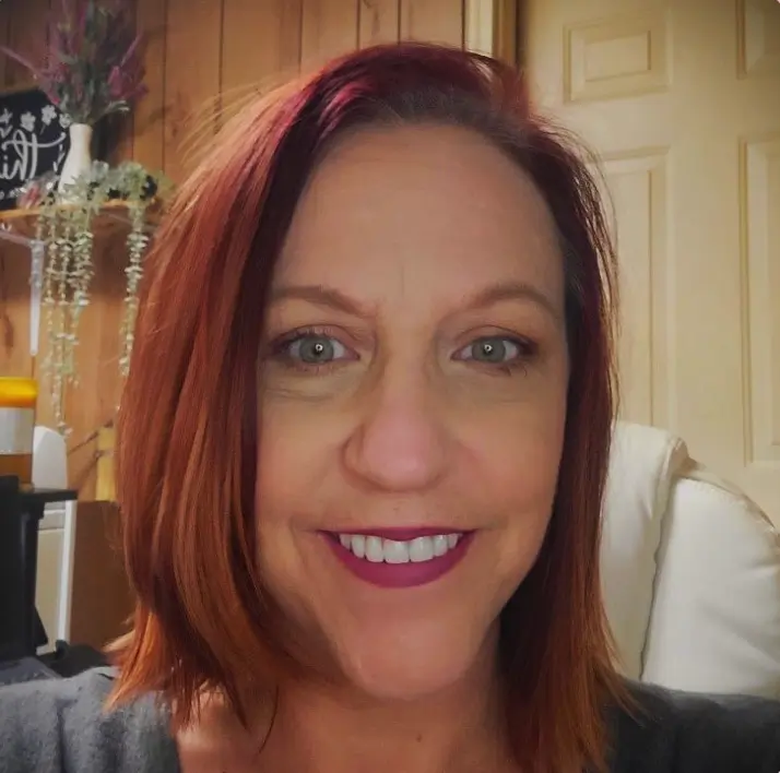Lisa K., bookkeeper and web design client of 1-FIND SERVICES