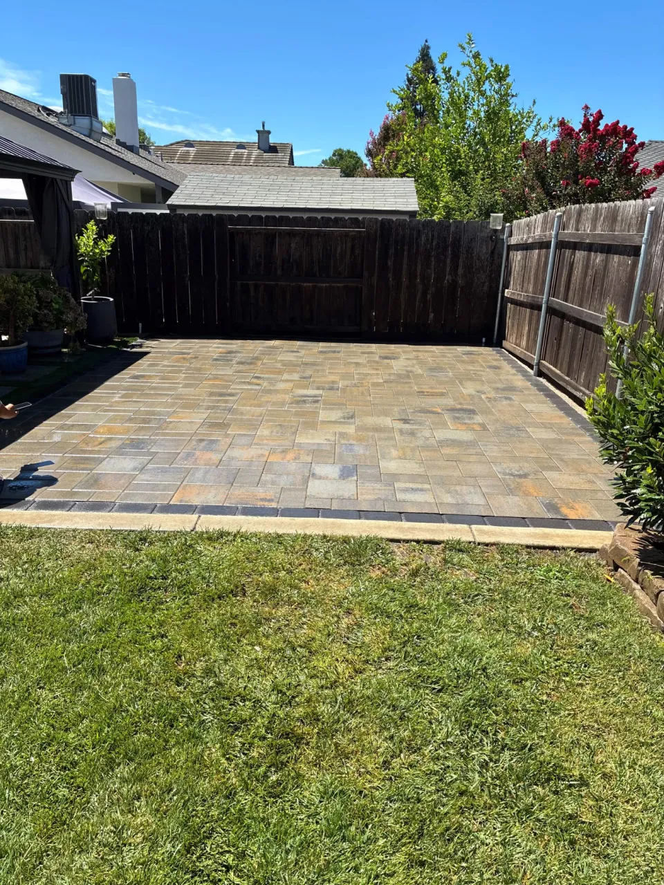 Interlocking Backyard Paver Patio with Accent Border