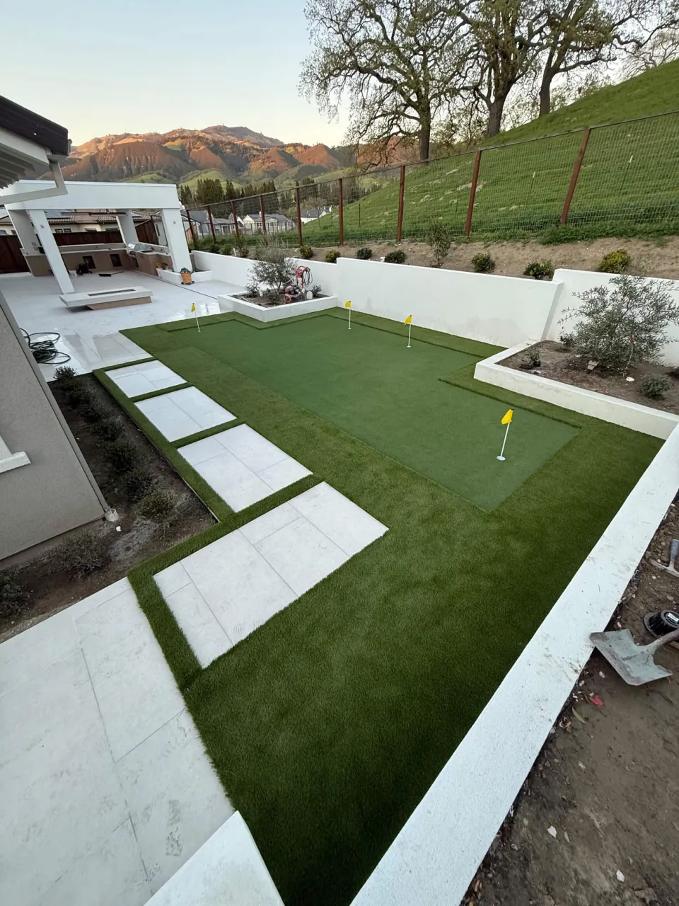 Backyard Putting Green & Stepper Pathway