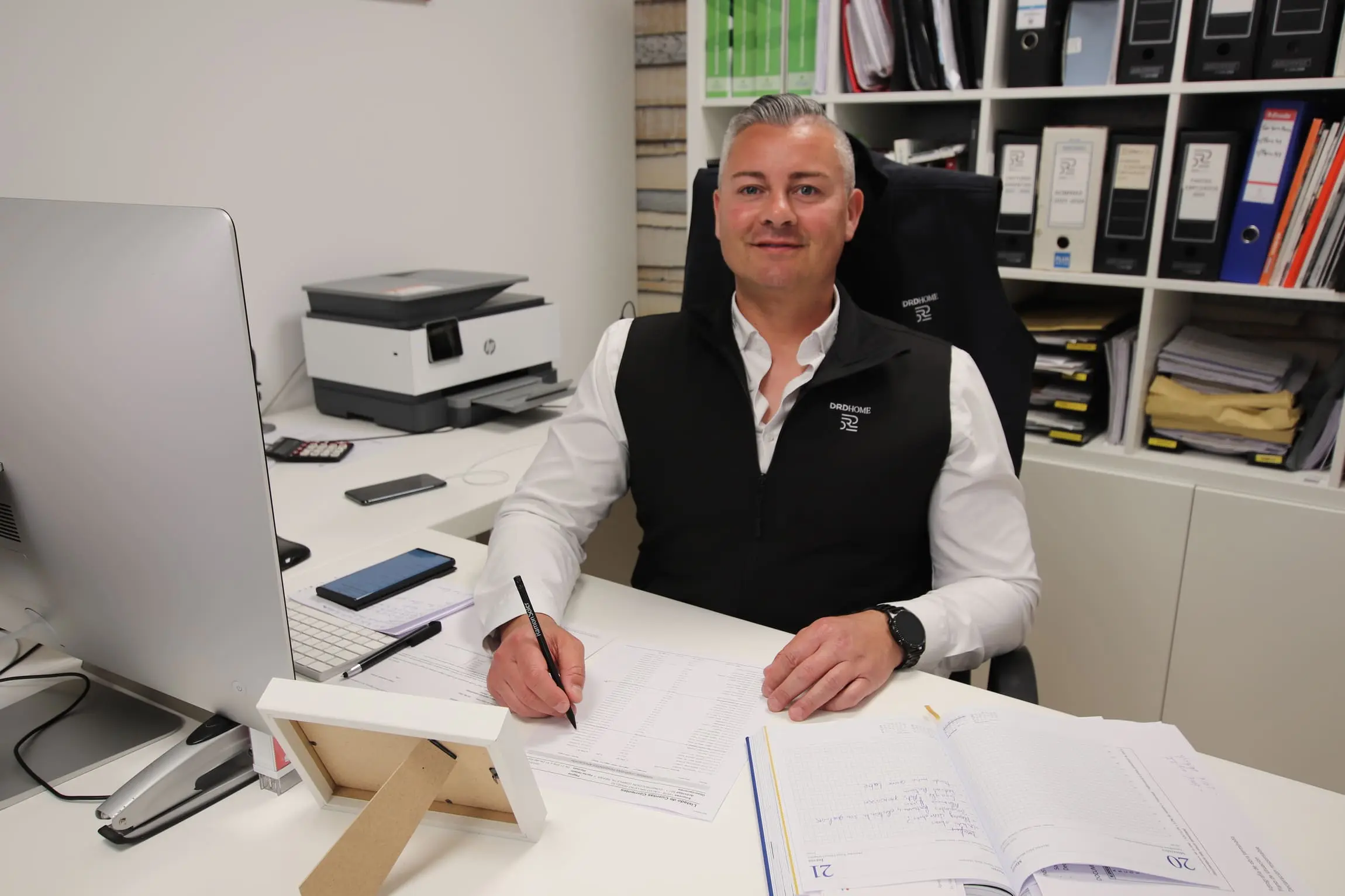 Rogelio C. G. — CEO · Dirección & Gestión