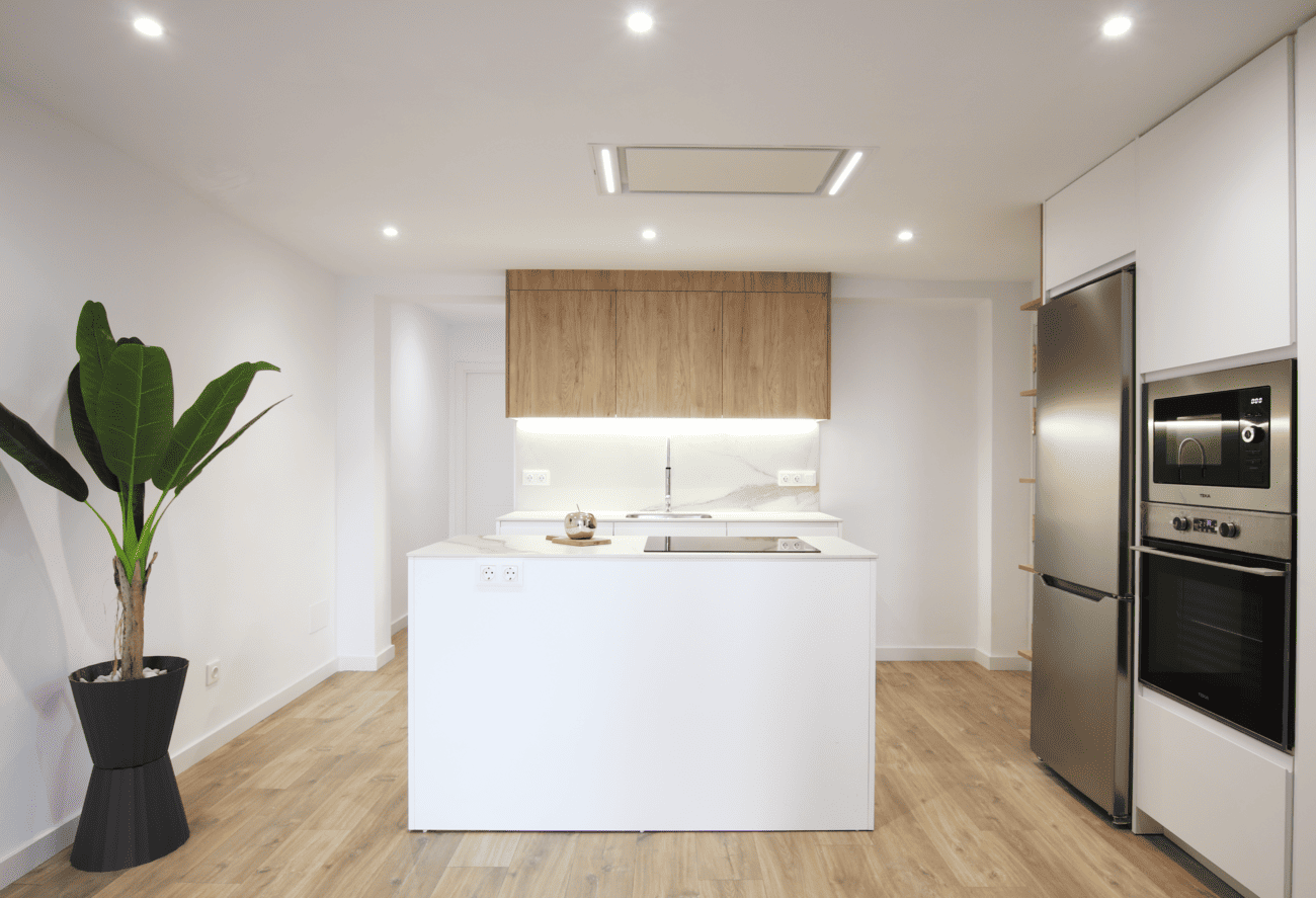 Proyecto PB 19 — Cocina y salón abierto en Palma de Mallorca por DRD Home