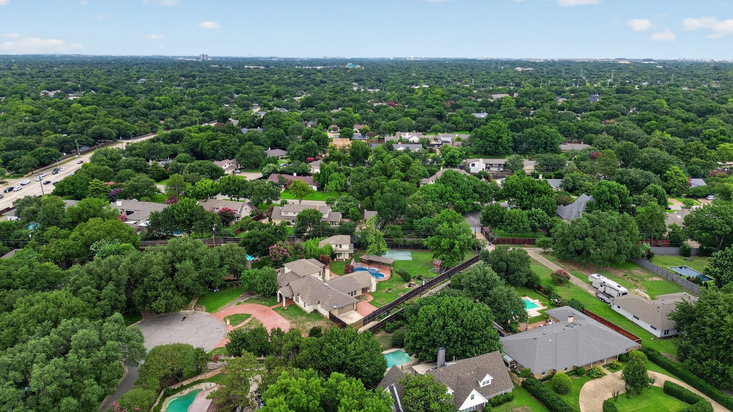 Aerial view showing cul-de-sac location, expansive mature canopy, and estate grounds