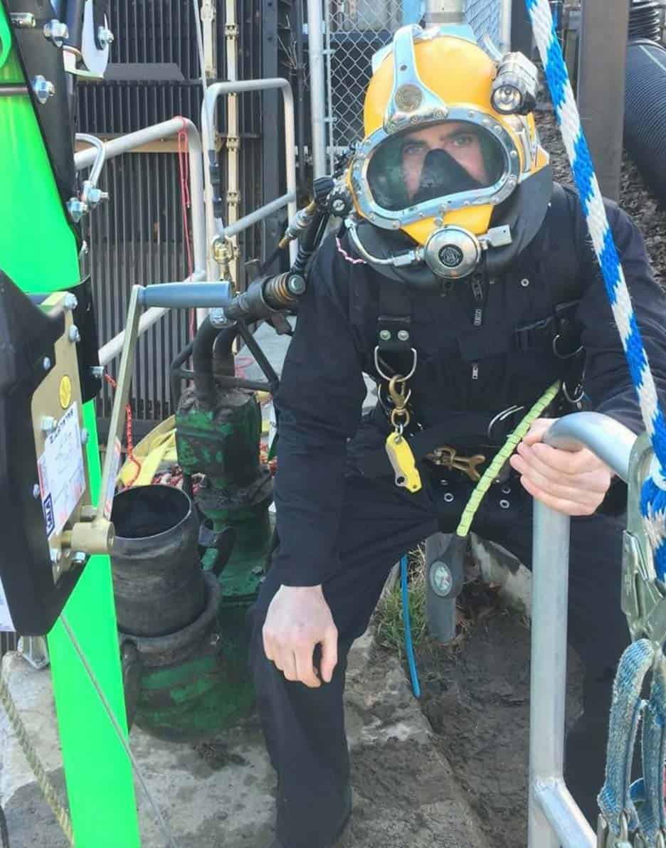 Surface-supplied dive station console