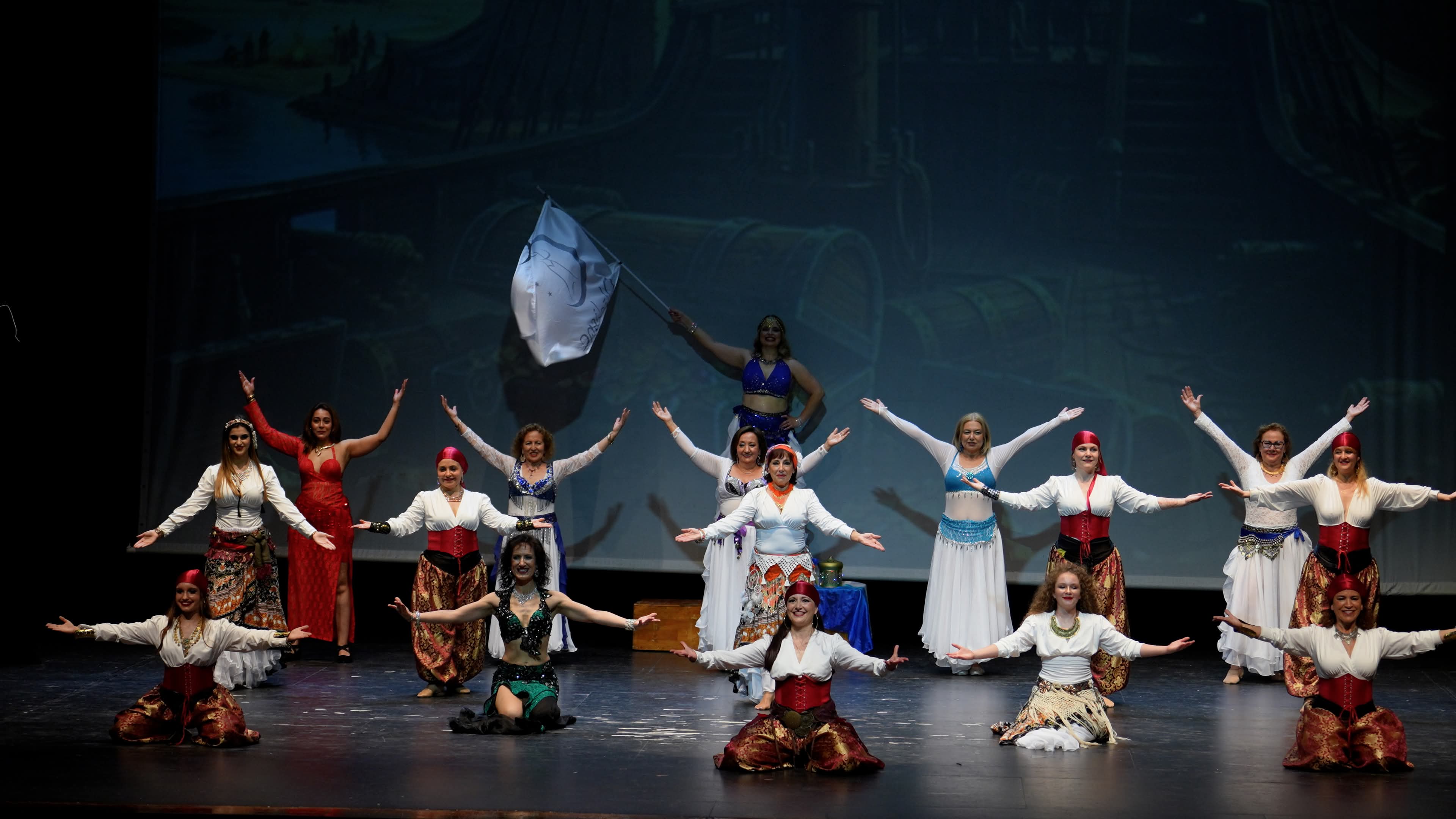 Ballet Al-digna Bellydance en escenario