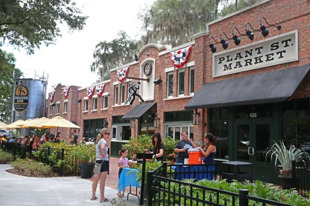 Gathering area outside Plant St. Market with Crooked Can Brewing in Downtown Winter Garden