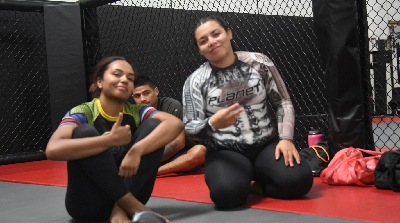 Kirsten and Anisa relaxing between matches