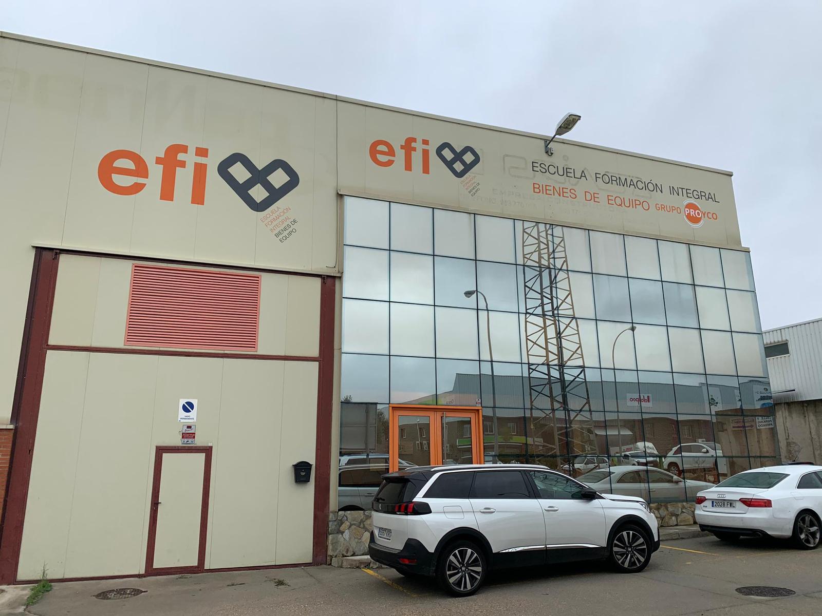 Sesión de formación de operarios en la escuela EFI de Grupo PROYCO