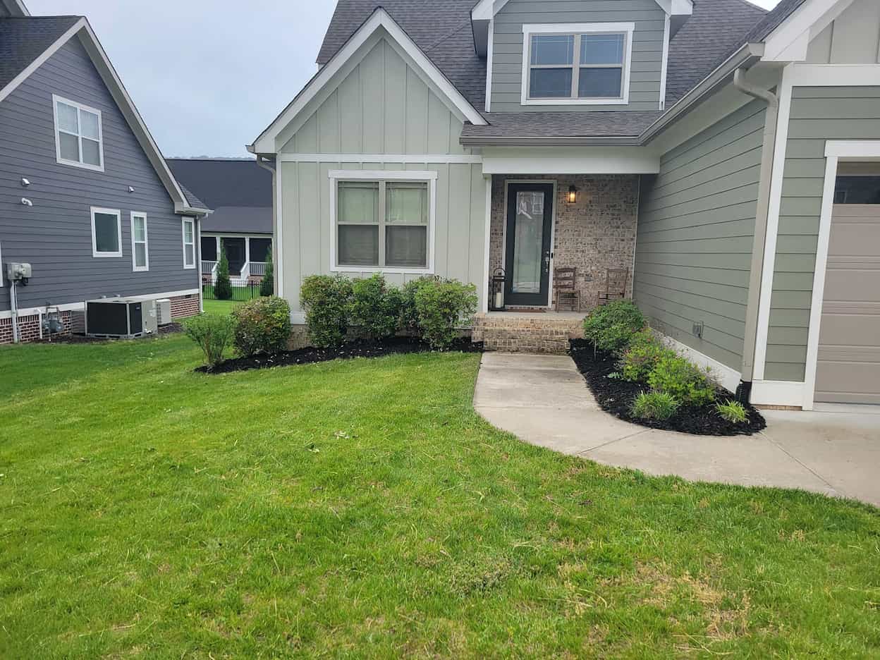 Beautifully maintained Chattanooga lawn with crisp edging and mulched beds