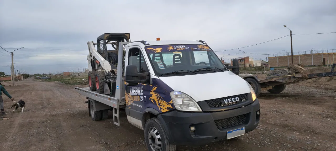 Camión de auxilio mecánico Liebre 24/7 en servicio