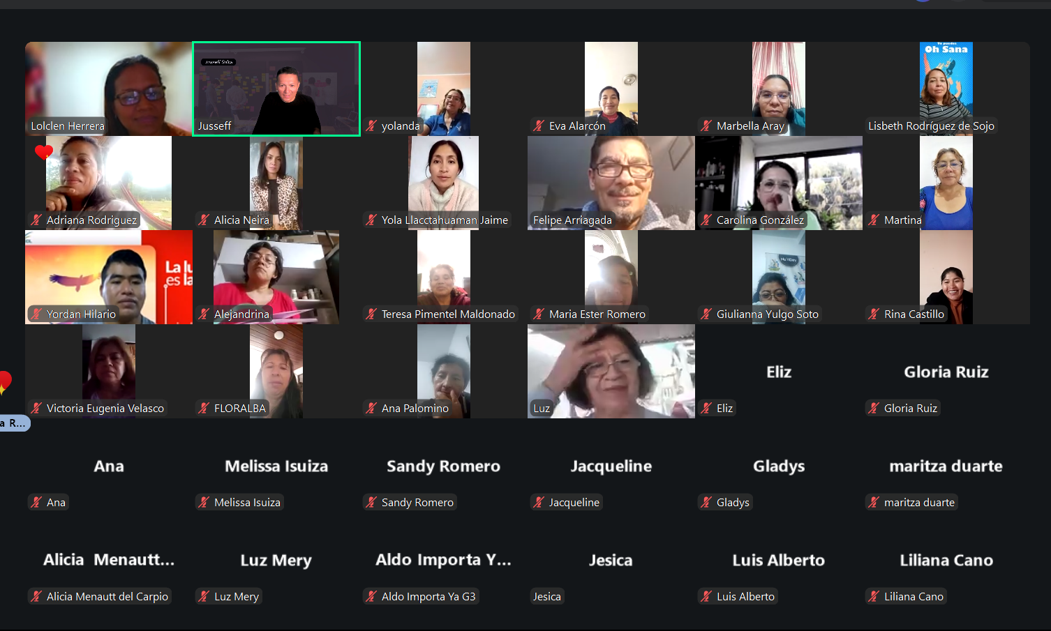 Emprendedores participando en un encuentro