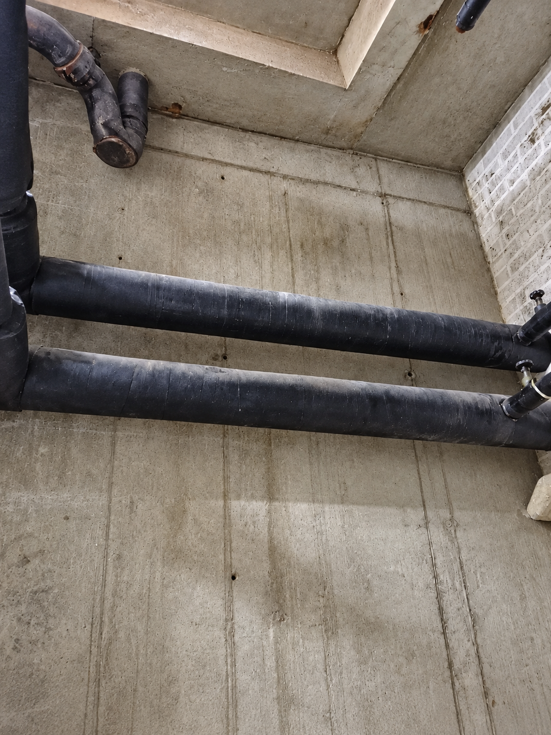 After treatment: concrete wall completely dry with zero water penetration following Seal Smart S&S Formula