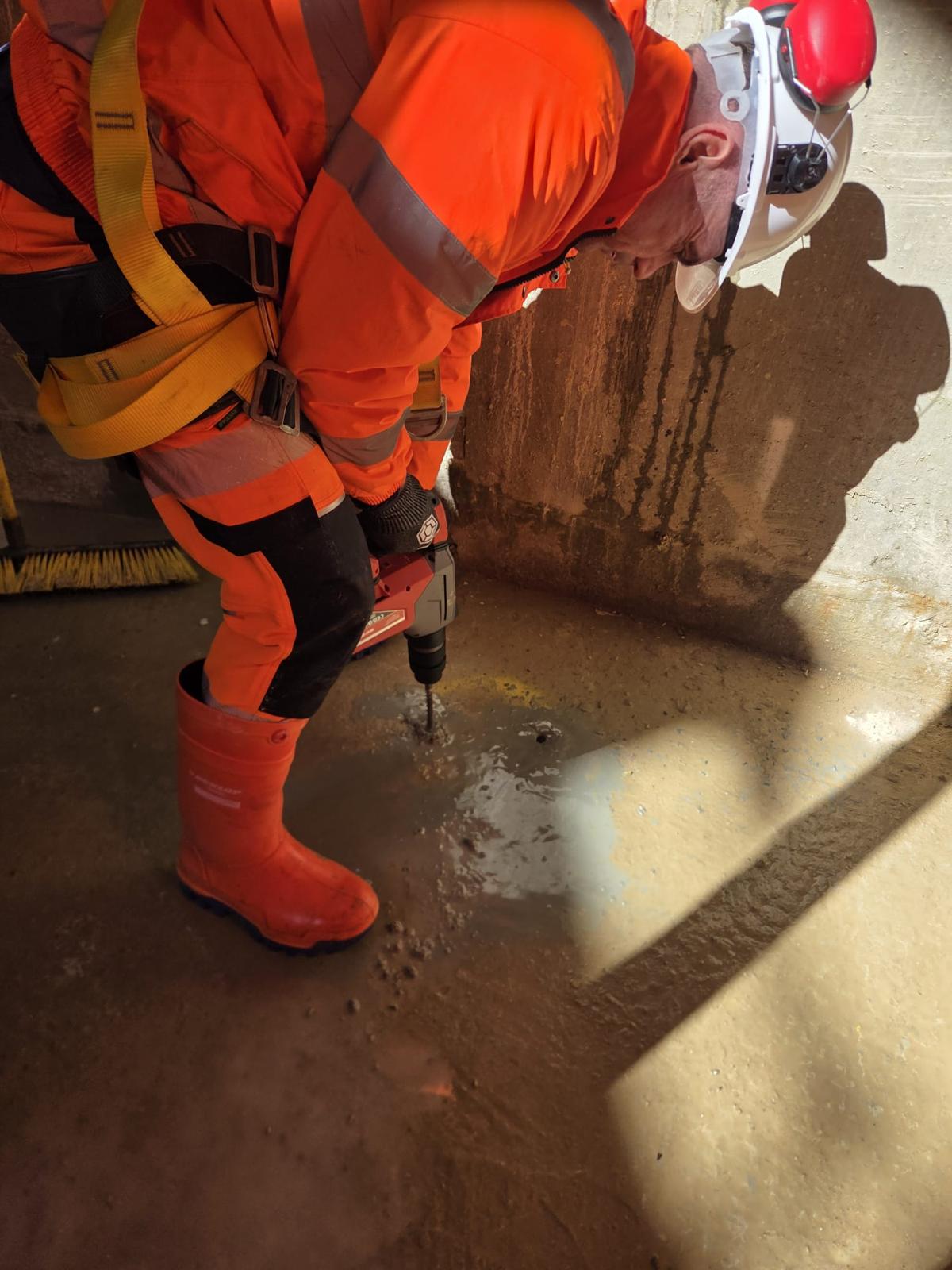 Slab Fissure Drilling Under Artesian Water Head