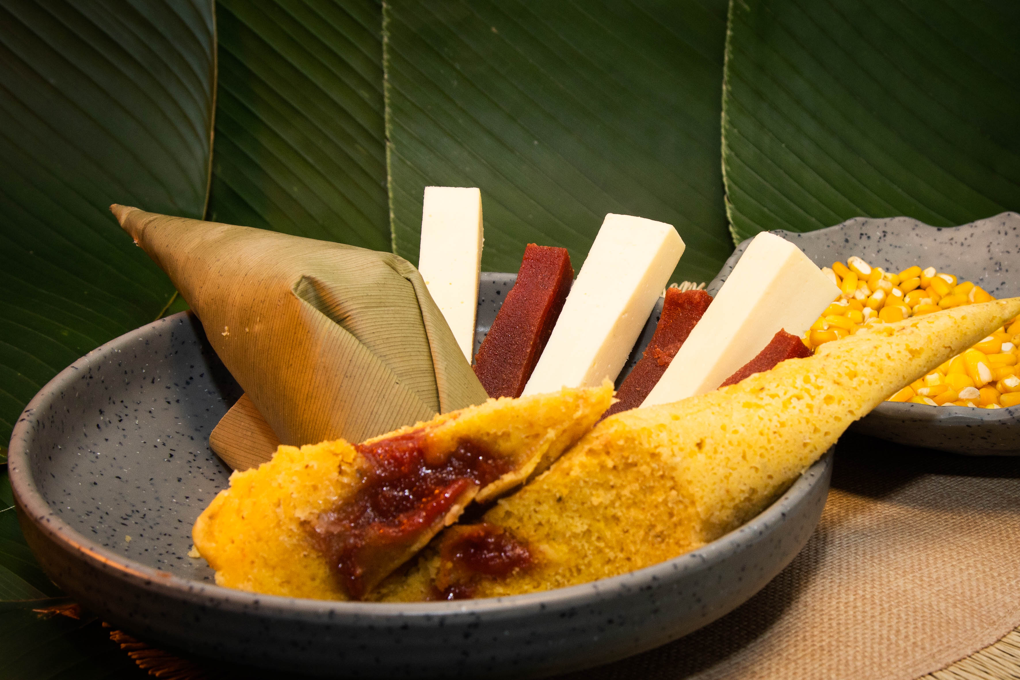 Envuelto relleno con queso y bocadillo
