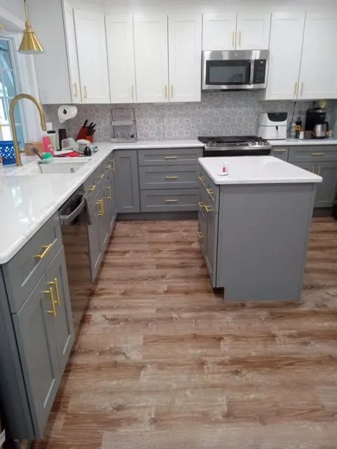 Deep cleaned Delaware kitchen and island