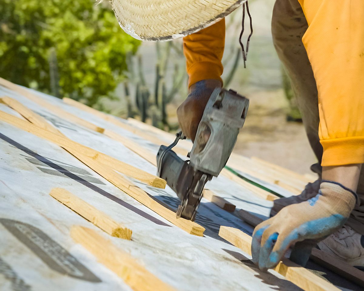 Roofer fastening battens