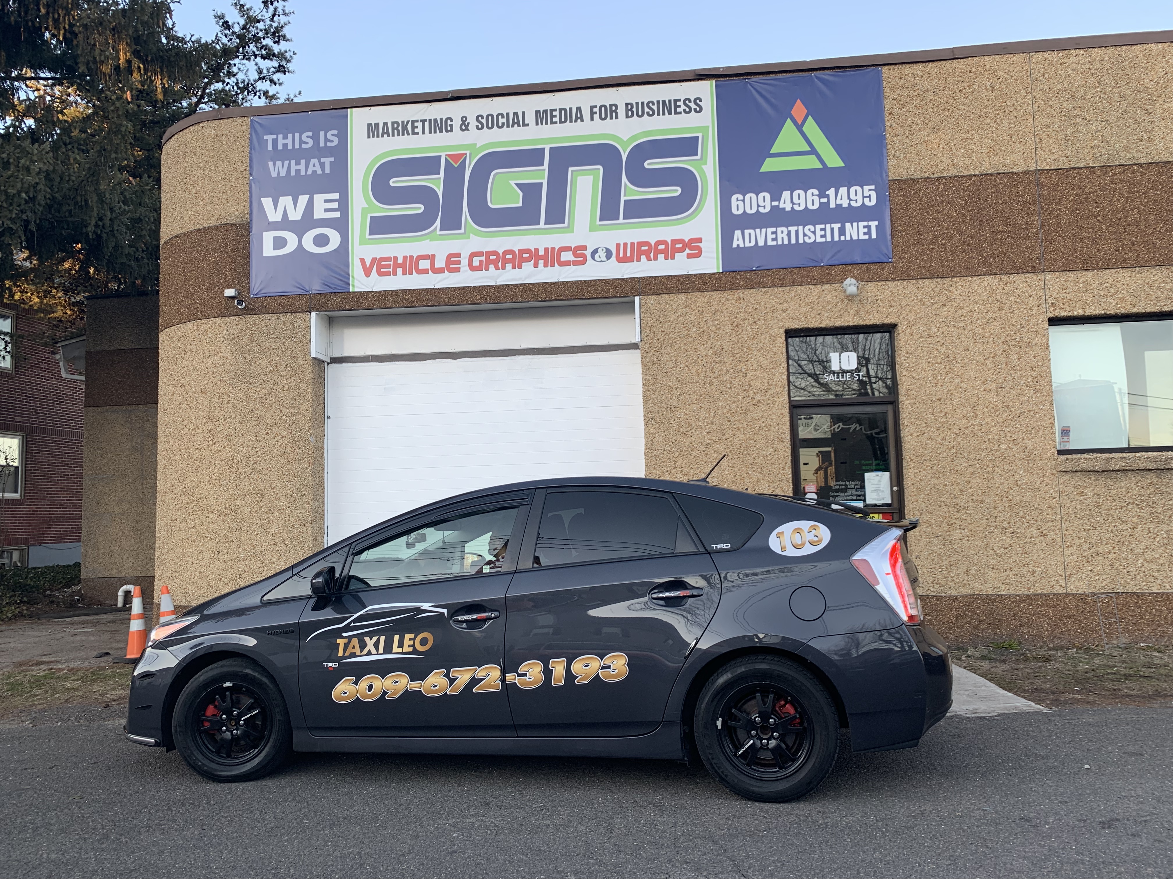 Cab Fleet · Taxi Leo Commercial Lettering