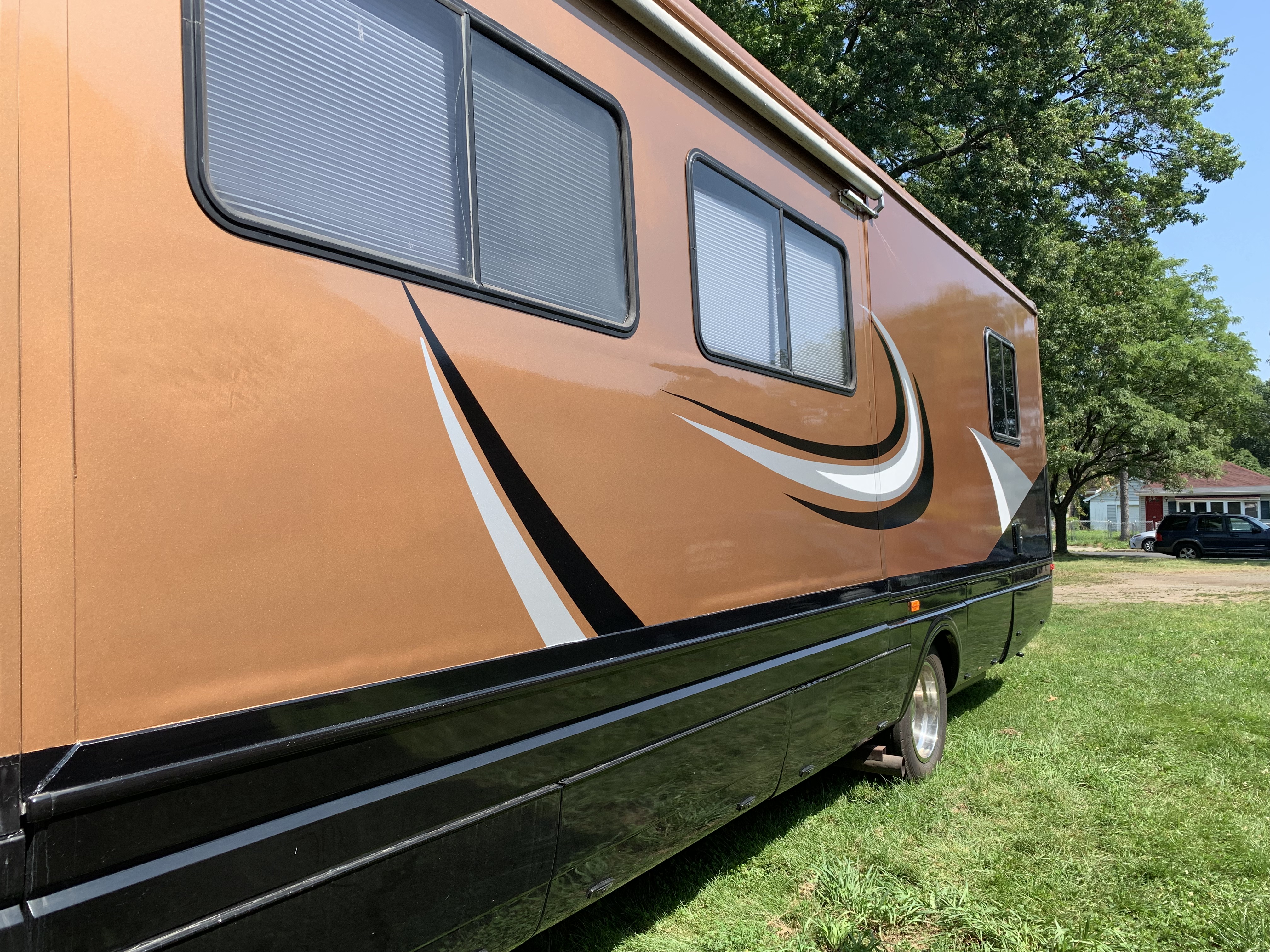 Motorhome RV · Bronze & Black Custom Graphics