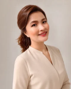 Portrait of Liza, Bookkeeper at Arthur Accounting