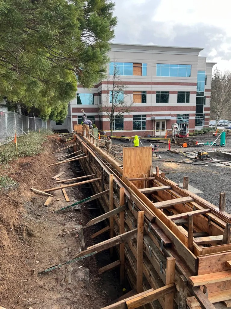 Long-Span Commercial Retaining Wall Formwork